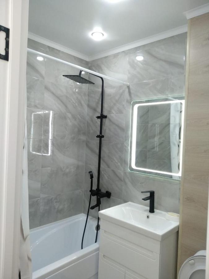 Квартира Однокомнатная Vip Uralsk Exterior foto