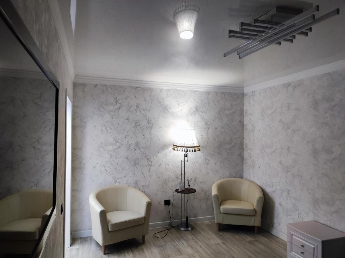 Квартира Однокомнатная Vip Uralsk Exterior foto